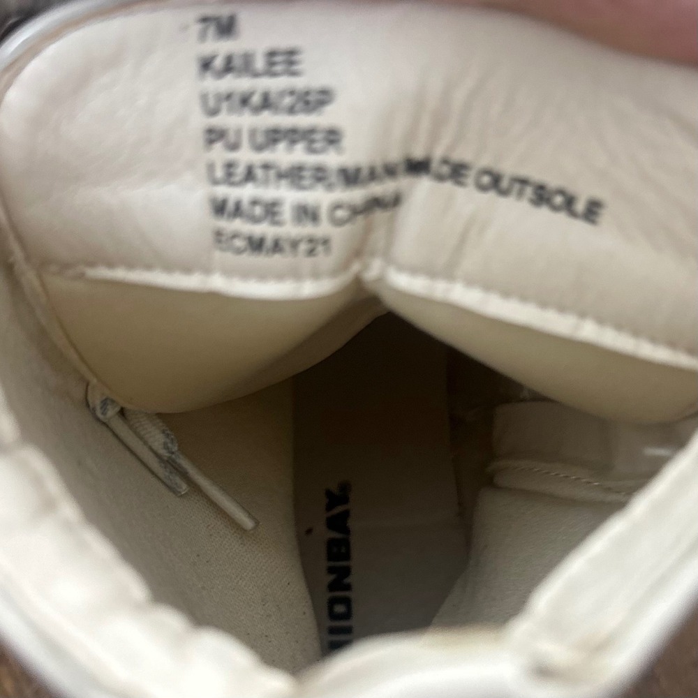 Y2K Union Bay Patent Combat Boot Chunky Platform Lug Sole Beige Women 7 Side Zip - Picture 8 of 9